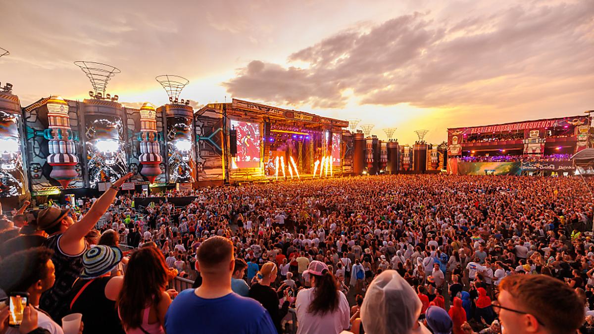 Volles Haus vor der "Space Stage" am Frequency-Festival | Auch am „Frequency“-Festival kam es wieder zu Verstößen