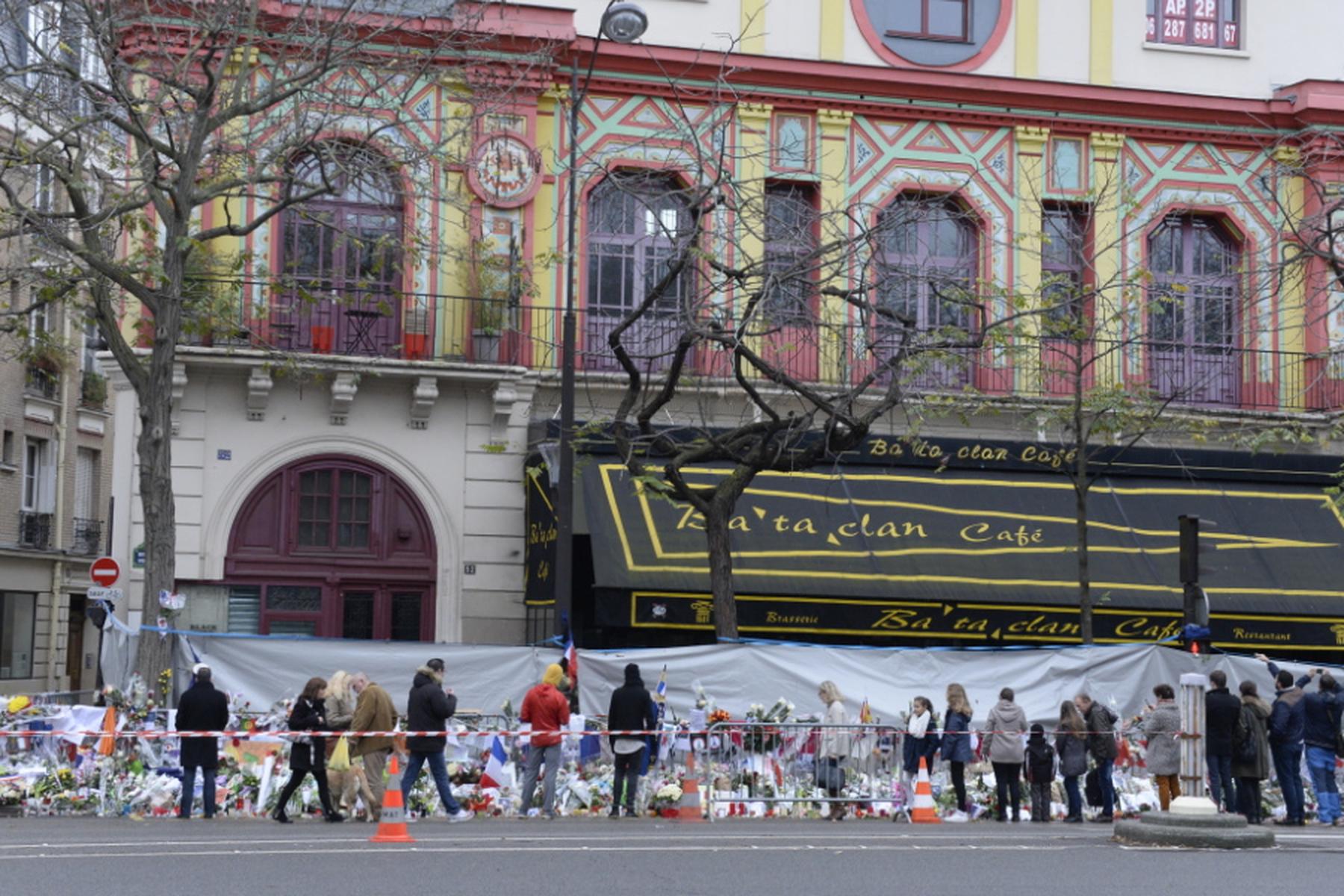 Tirolski glasbenik Hansjörg Loferer s projektom "Umetnost proti pozabi" obeležuje obletnico terorističnega napada v Bataclanu
