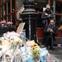 Vor dem "Friends"-Haus in New York legten Fans Blumen nieder | Vor dem "Friends"-Haus in New York legten Fans Blumen nieder