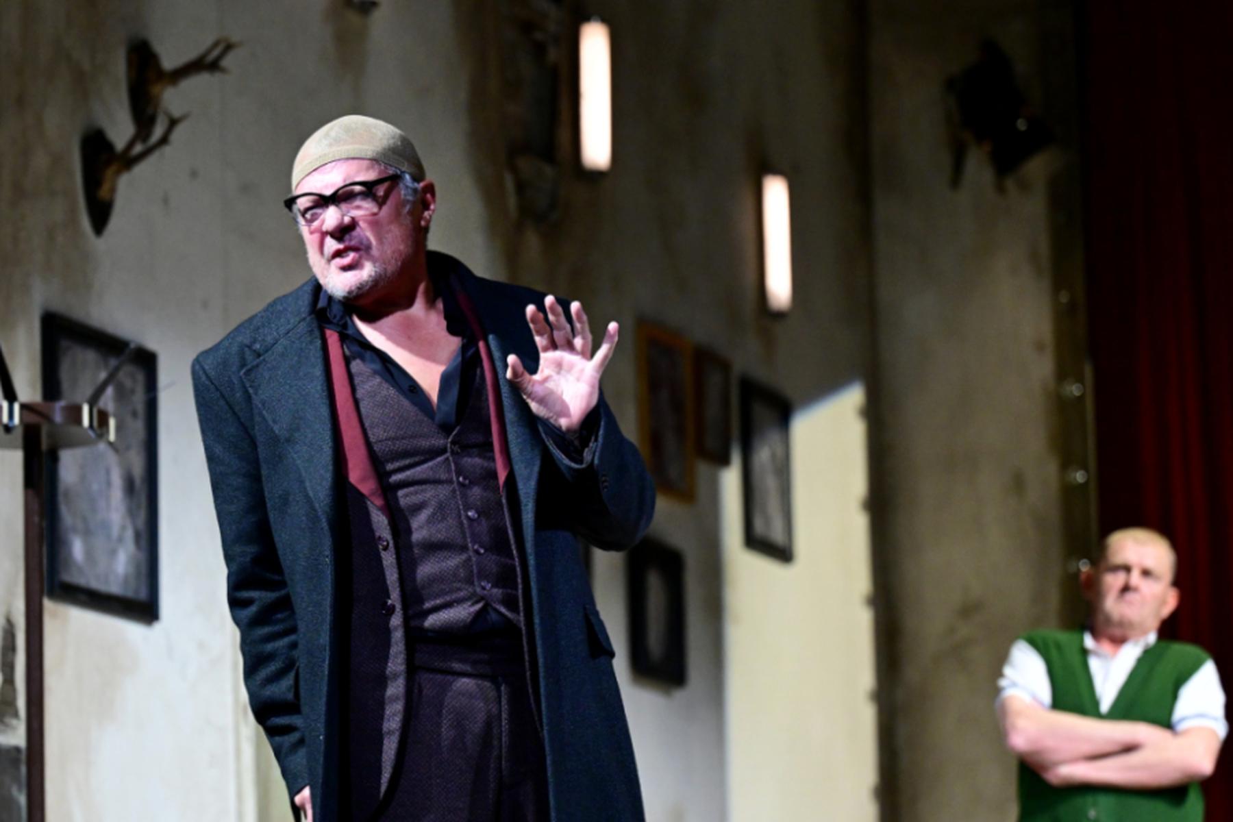 Wien: Verrätselter "Theatermacher" verstört in der Josefstadt