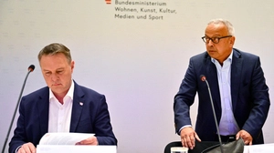 Medienminister Andreas Babler (l.) und Studienautor Andy Kaltenbrunner | Medienminister Andreas Babler (l.) und Studienautor Andy Kaltenbrunner