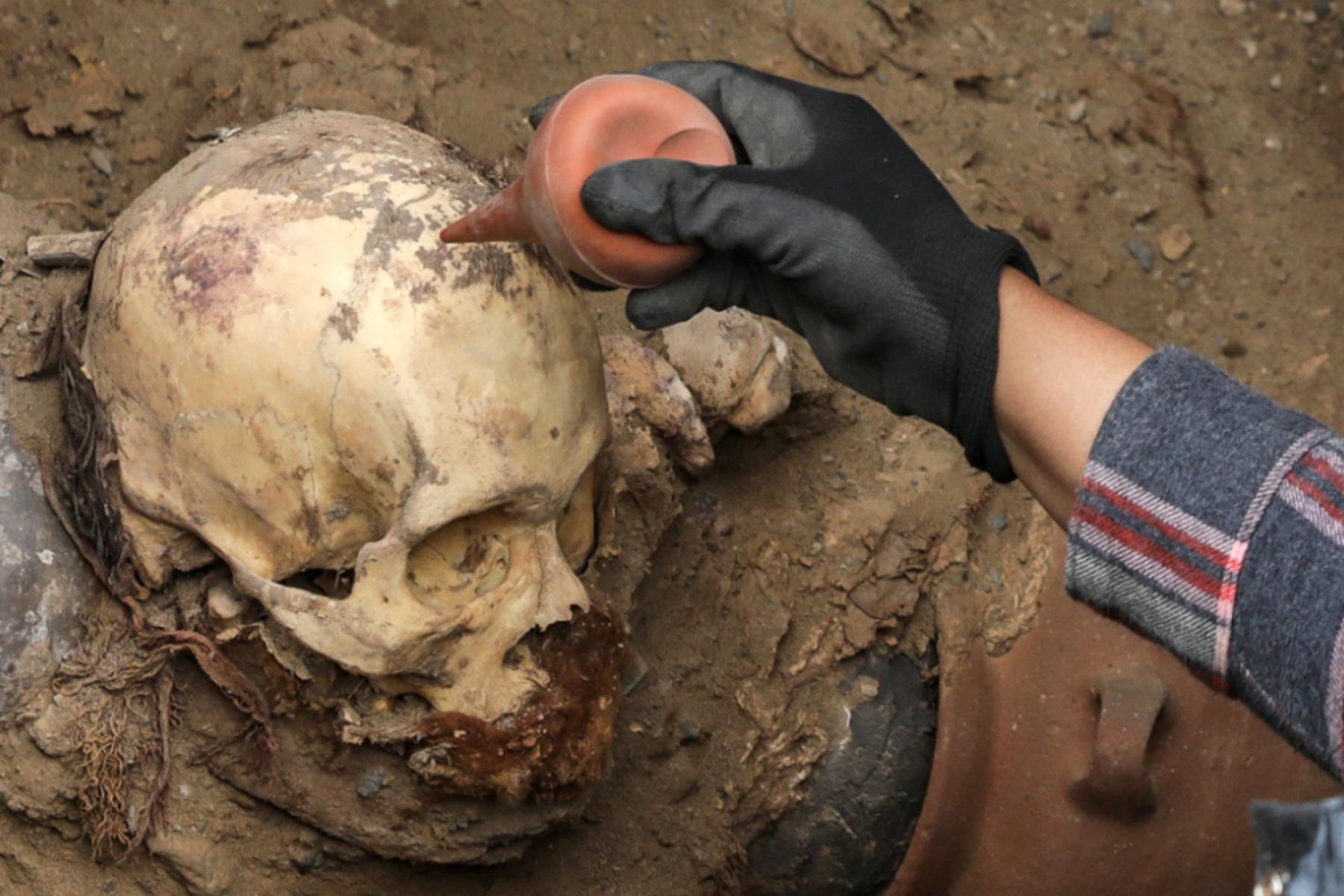 Lima: Mehr als 1.000 Jahre altes Grab in Peru zufällig entdeckt