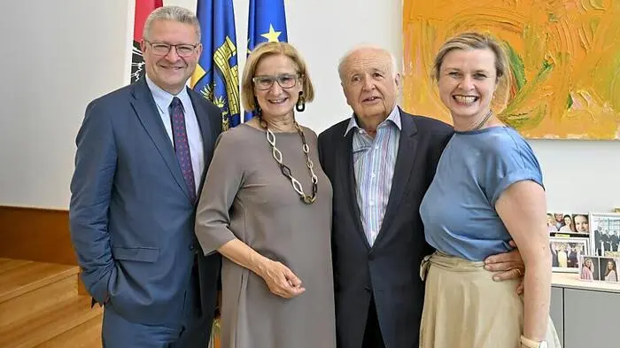 Schenken macht Freude: Dikowitsch, Mikl-Leitner, Zambo, Flunger-Schulz | Schenken macht Freude: Dikowitsch, Mikl-Leitner, Zambo, Flunger-Schulz