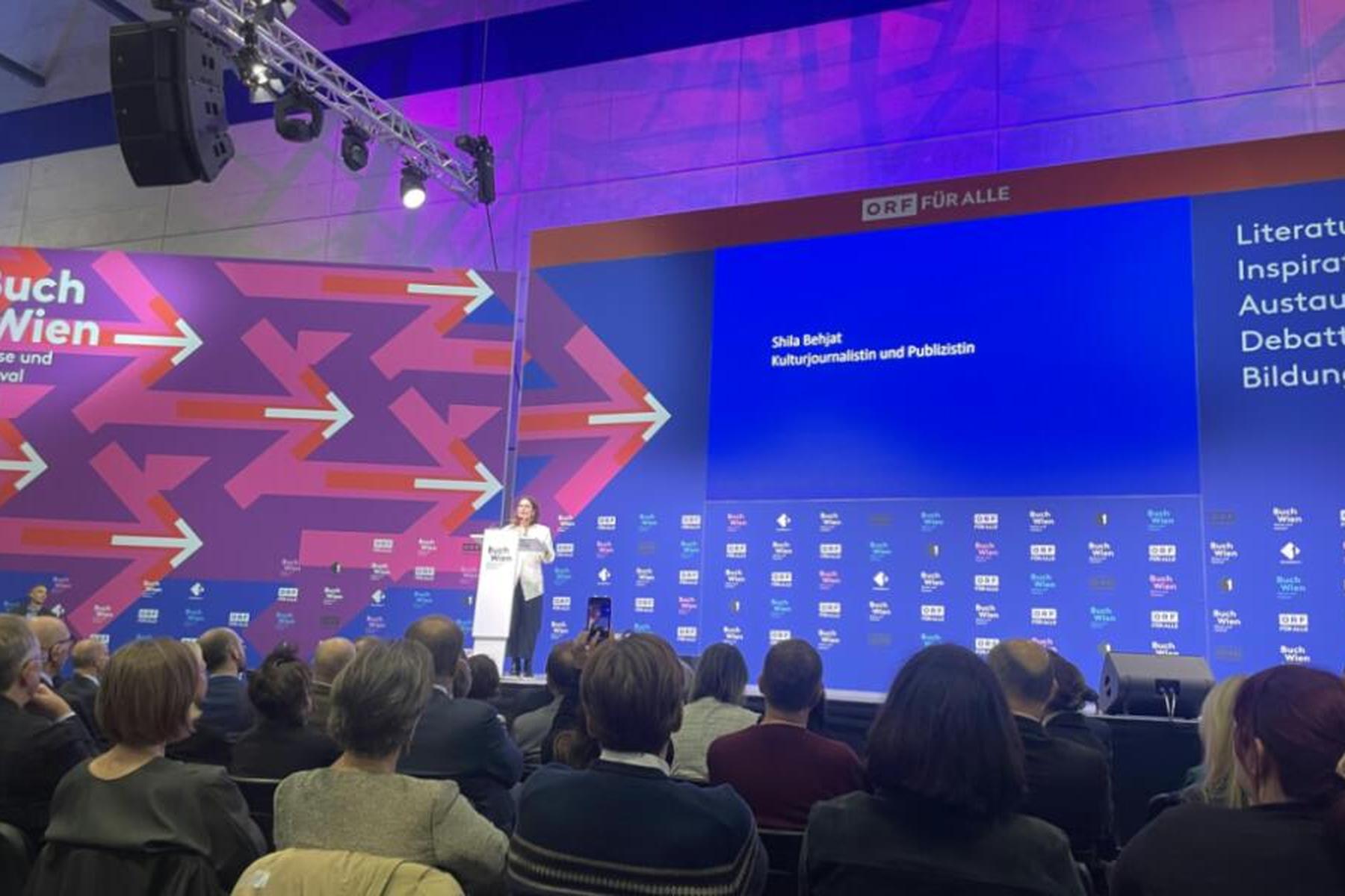 V Dunaju odprli sejem Buch Wien 2025, ki je letos večji kot kdaj koli prej