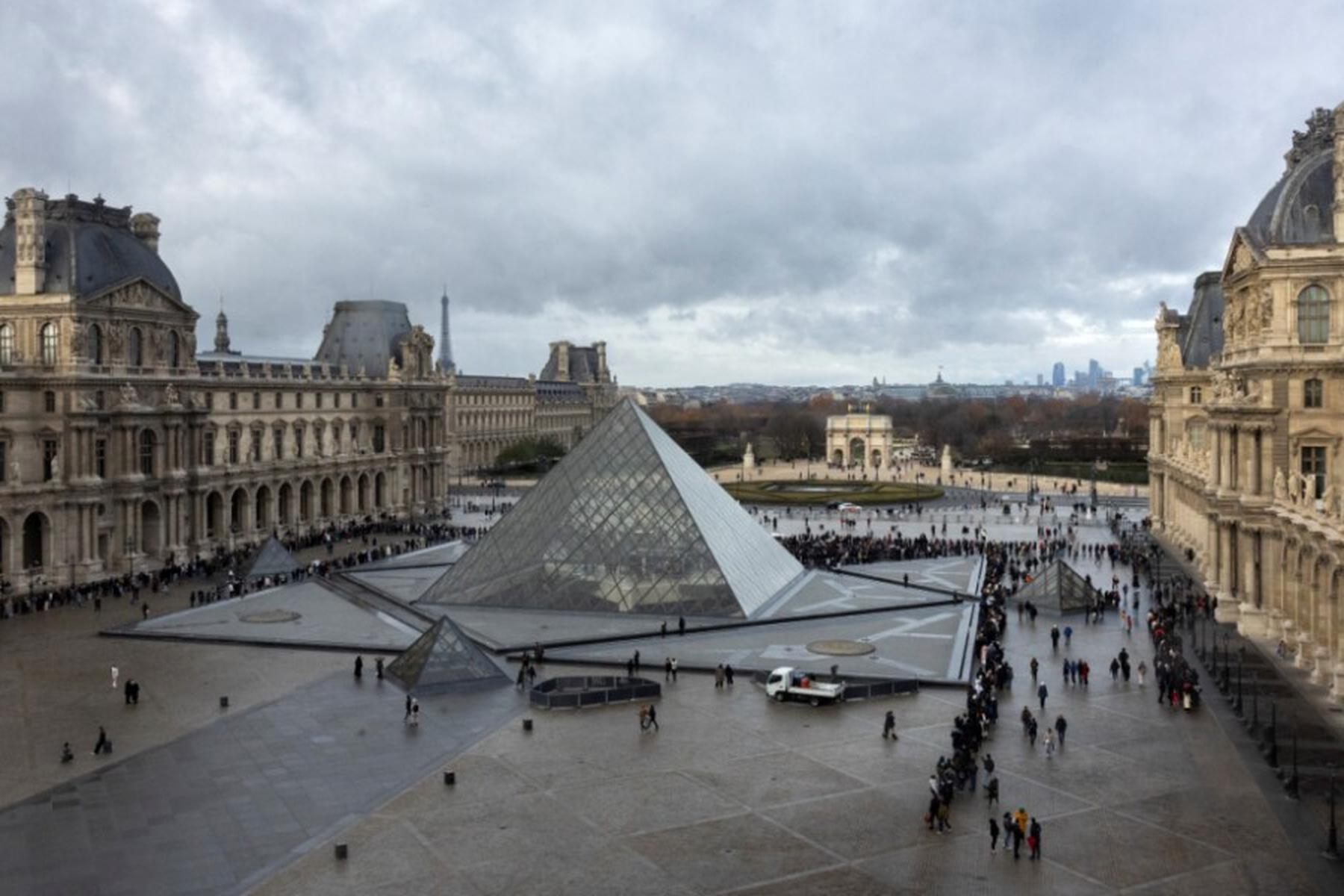 Paris: Wasserschaden im Louvre: Hunderte Druckwerke beschädigt