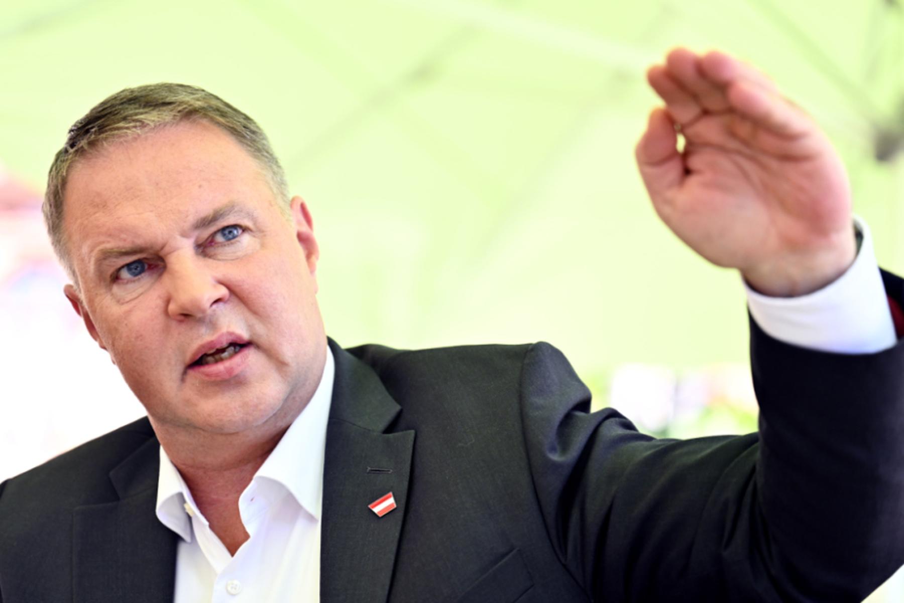 Babler brani načrtovano reformo medijske podpore v Avstriji