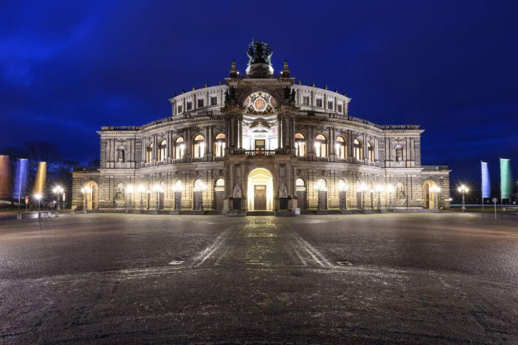V Dresdenski Semperoper se je med vajo ponesrečilo pet pevcev