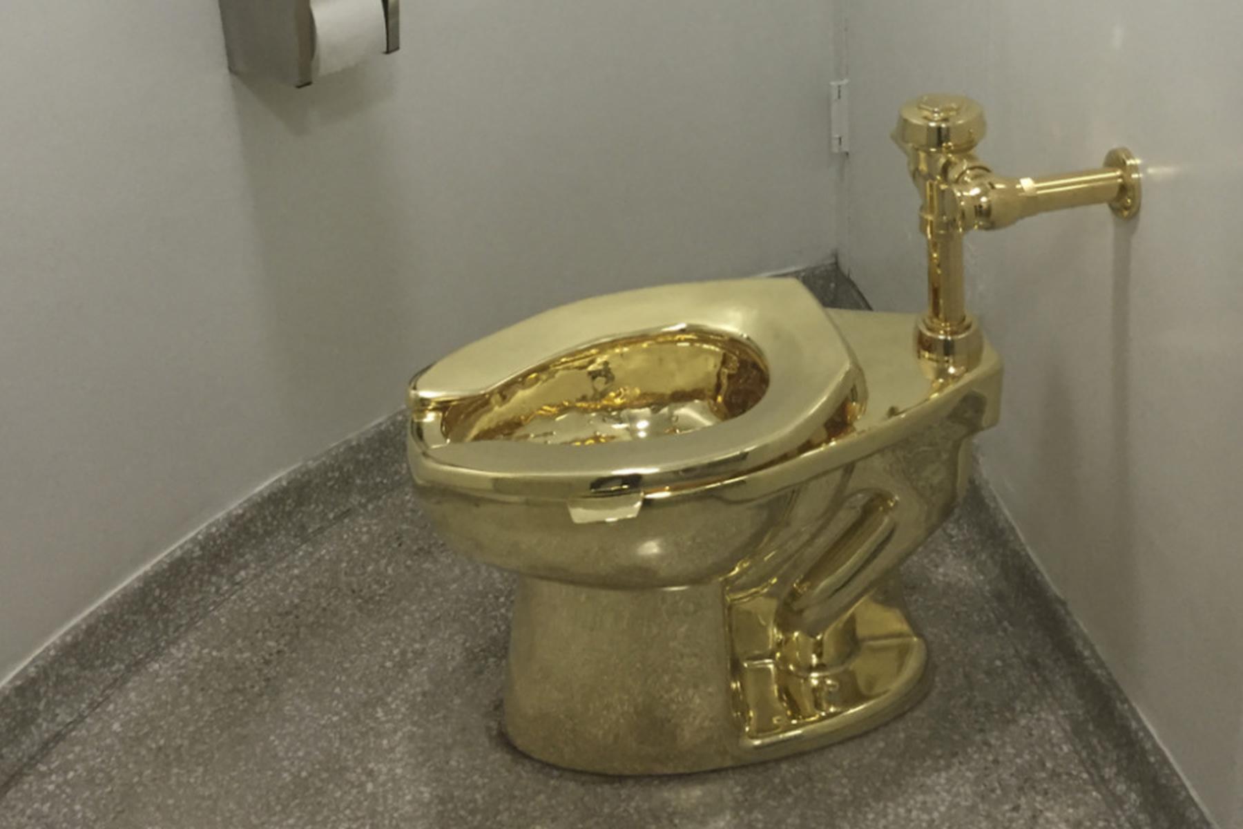 New York: Toilette aus Gold um 12,1 Millionen Dollar versteigert