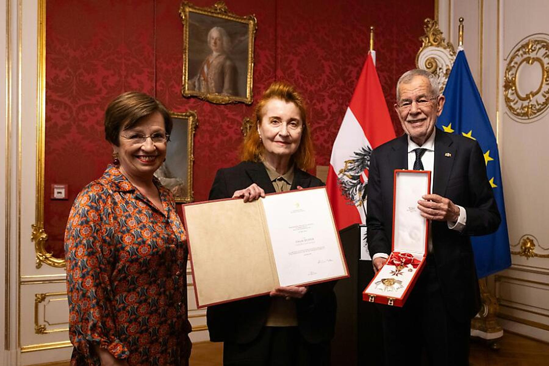 Wien: Elfriede Jelinek erhielt von Bundespräsident Ehrenzeichen