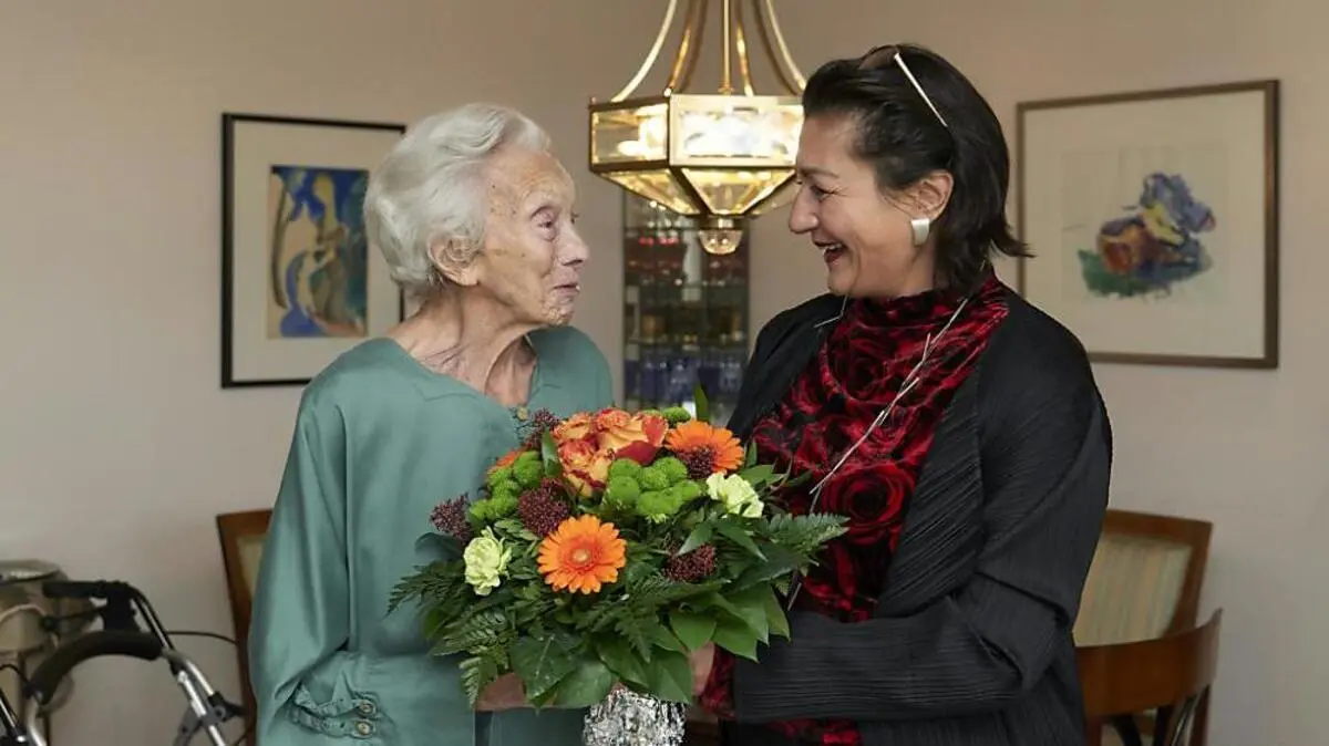 Kaup-Hasler besuchte Ilse Helbich zum 100. Geburtstag | Kaup-Hasler besuchte Ilse Helbich zum 100. Geburtstag