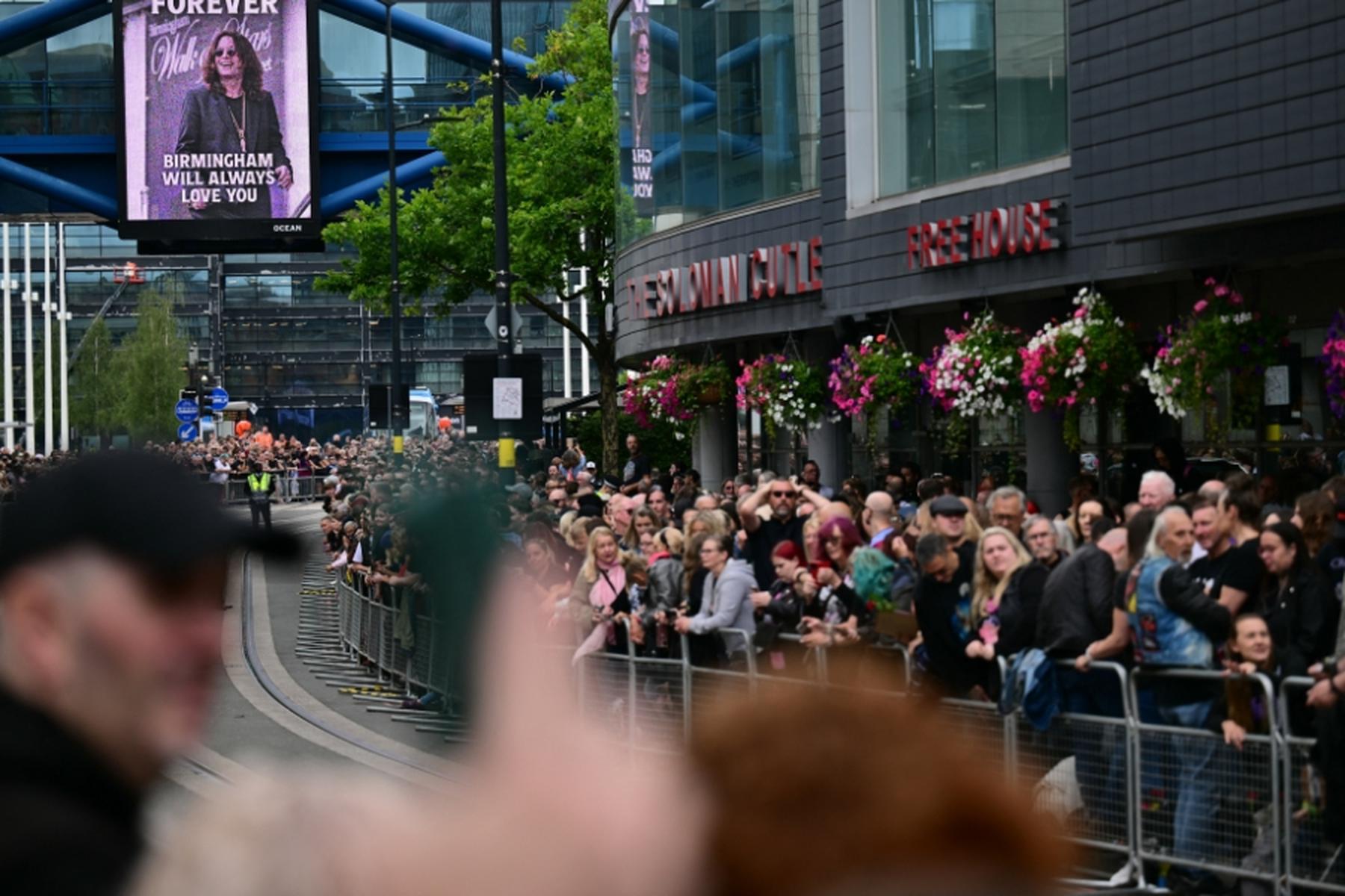 Birmingham: Tausende Fans nehmen Abschied von Ozzy Osbourne