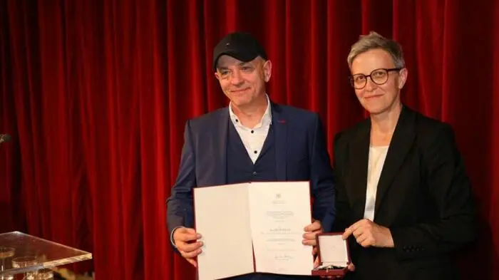 Ehrenkreuz-Verleihung: Josef Köpplinger und Sektionschefin Theresa Niedermüller | Ehrenkreuz-Verleihung: Josef Köpplinger und Sektionschefin Theresa Niedermüller