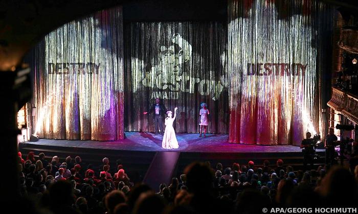 Der Eröffnungact der Gala im Wiener Volkstheater