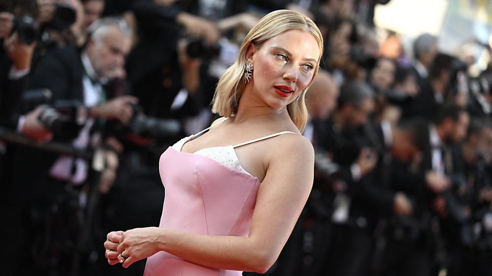 Scarlett Johansson 2023 in Cannes - jetzt erfuhr sie, mit welchem Megastar sie verwandt ist | Scarlett Johansson 2023 in Cannes - jetzt erfuhr sie, mit welchem Megastar sie verwandt ist