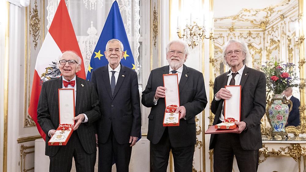 Von links nach rechts:  Eric Kandel, Alexander Van der Bellen, Anton Zeilinger und Peter Handke 