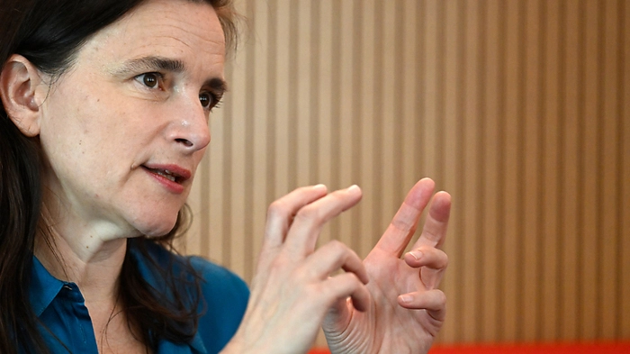 Barbara Albert hat den Roman "Die Mittagsfrau" in Angriff genommen | Barbara Albert beim Interview in Wien