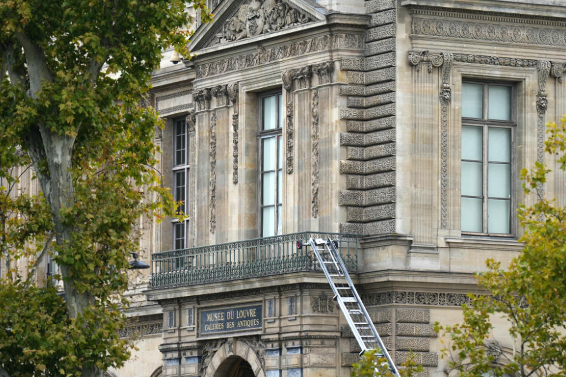 Louvre: Video zeigt Täter, Suche nach Räubern läuft auf Hochtouren
