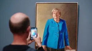 Ex-Kanzlerin Merkel in Öl auf Leinwand verewigt | Ex-Kanzlerin Merkel in Öl auf Leinwand verewigt