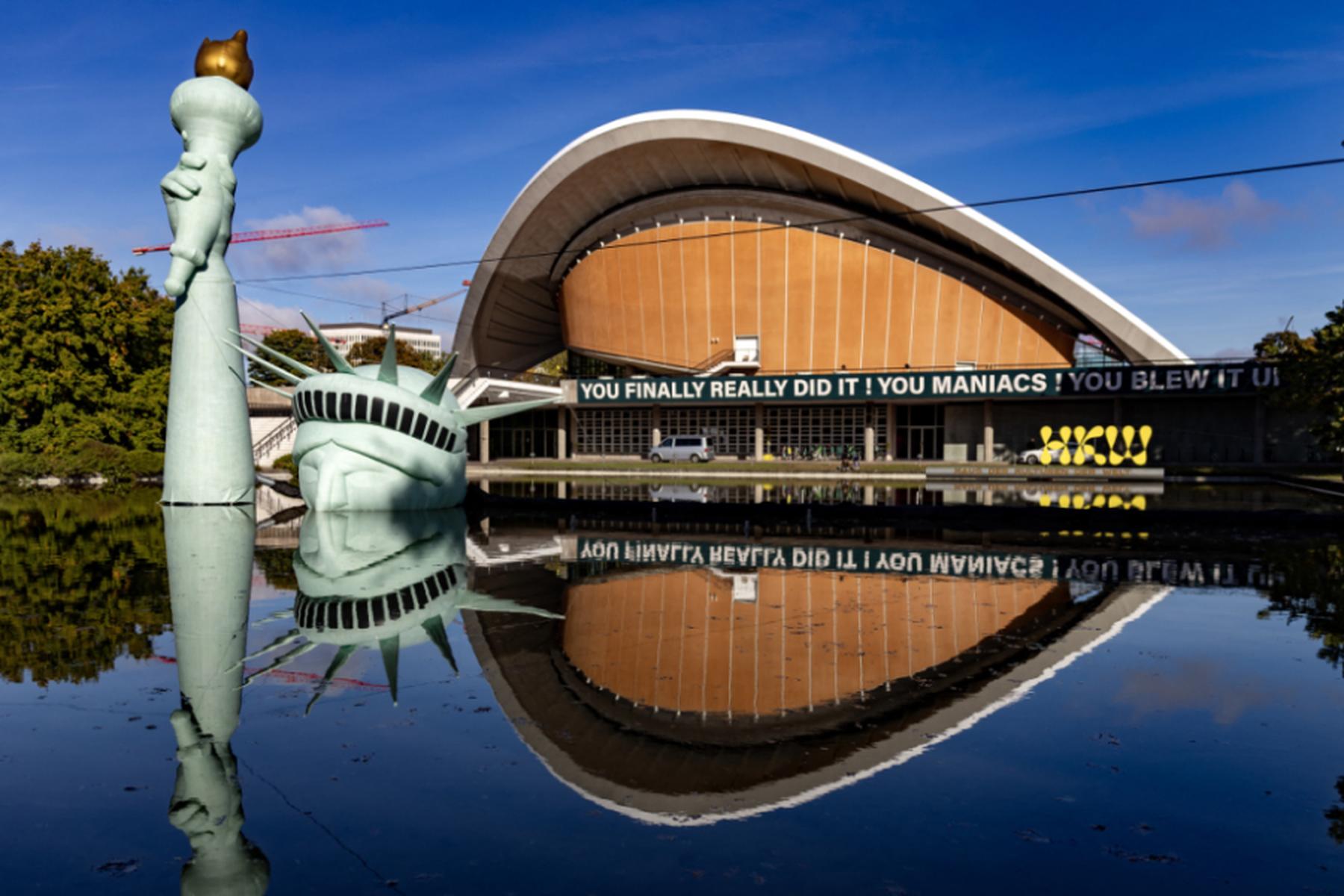 Berlin: Böhmermann-Ausstellung von 30.000 Menschen besucht