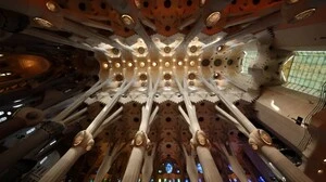 Das Innere der Sagrada Familia erinnert an einen Science-Fiction-Film | Das Innere der Sagrada Familia erinnert an einen Science-Fiction-Film