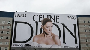 Celine Dion bewirbt großflächig ihre Konzertreihe in Paris | Celine Dion bewirbt großflächig ihre Konzertreihe in Paris