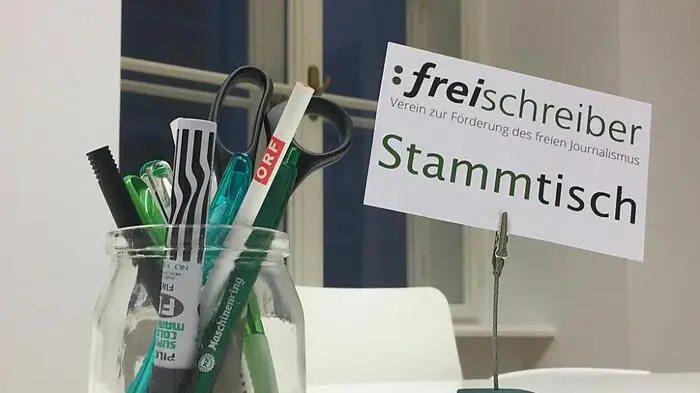 Die "Freischreiber:innen" laden bei Stammtischen zum Austausch | Die "Freischreiber:innen" laden bei Stammtischen zum Austausch
