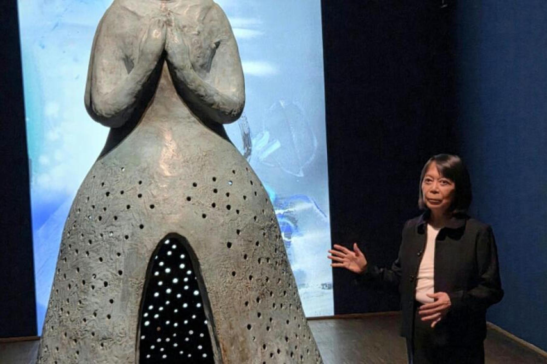 V Albertini na Dunaju razstavljena 700-kilogramska skulptura zajca Leiko Ikemure