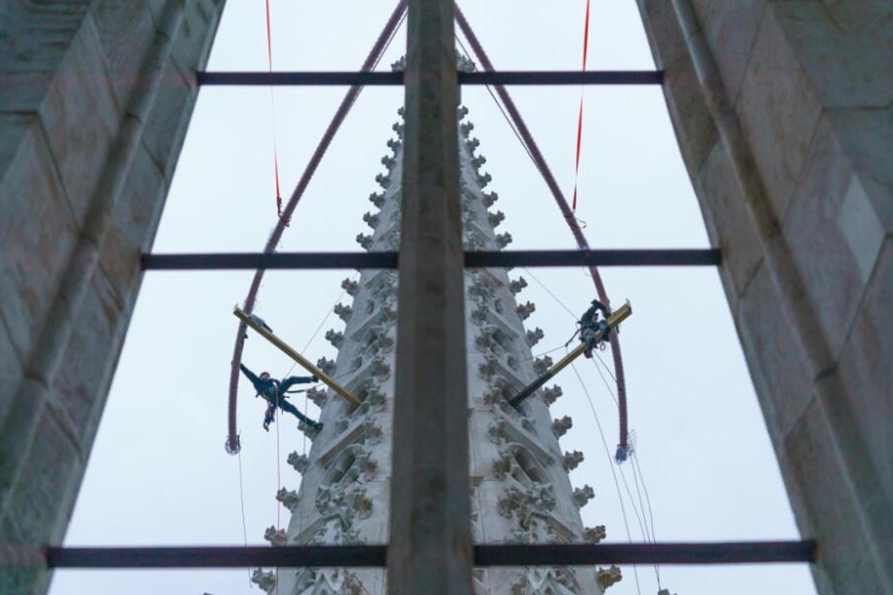 Wien: Neue Lichtinstallation zwischen Türmen der Votivkirche
