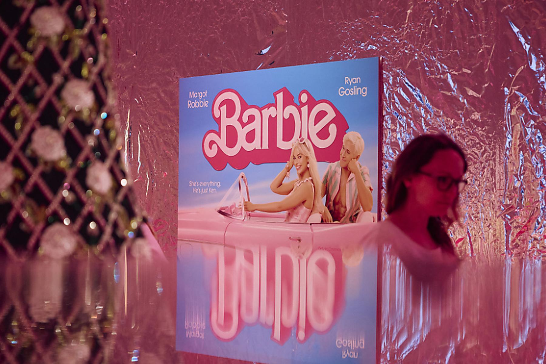 London: Traumfrau bis Ärztin: Schau zeigt Barbie im Wandel der Zeit