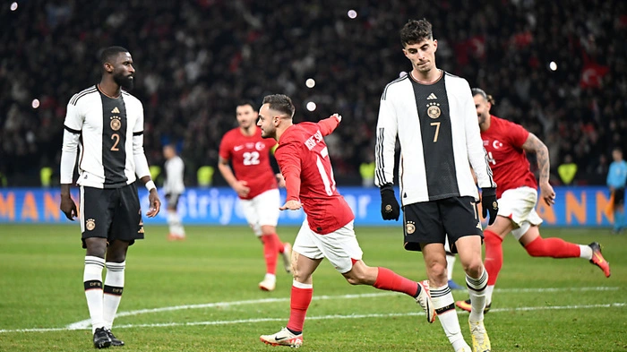 Hängende Köpfe bei der DFB-Elf vor Duell mit Österreich | Hängende Köpfe bei der DFB-Elf vor Duell mit Österreich