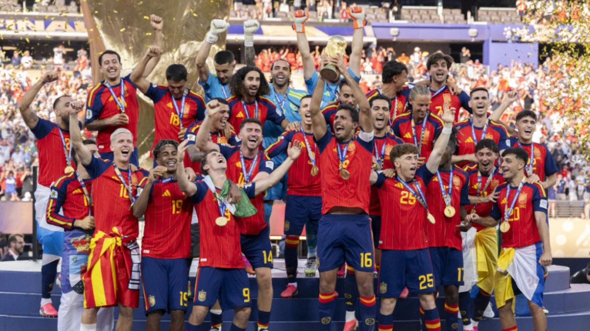 Weltmeister Spanien führt die FIFA-Weltrangliste an | Weltmeister Spanien führt die FIFA-Weltrangliste an