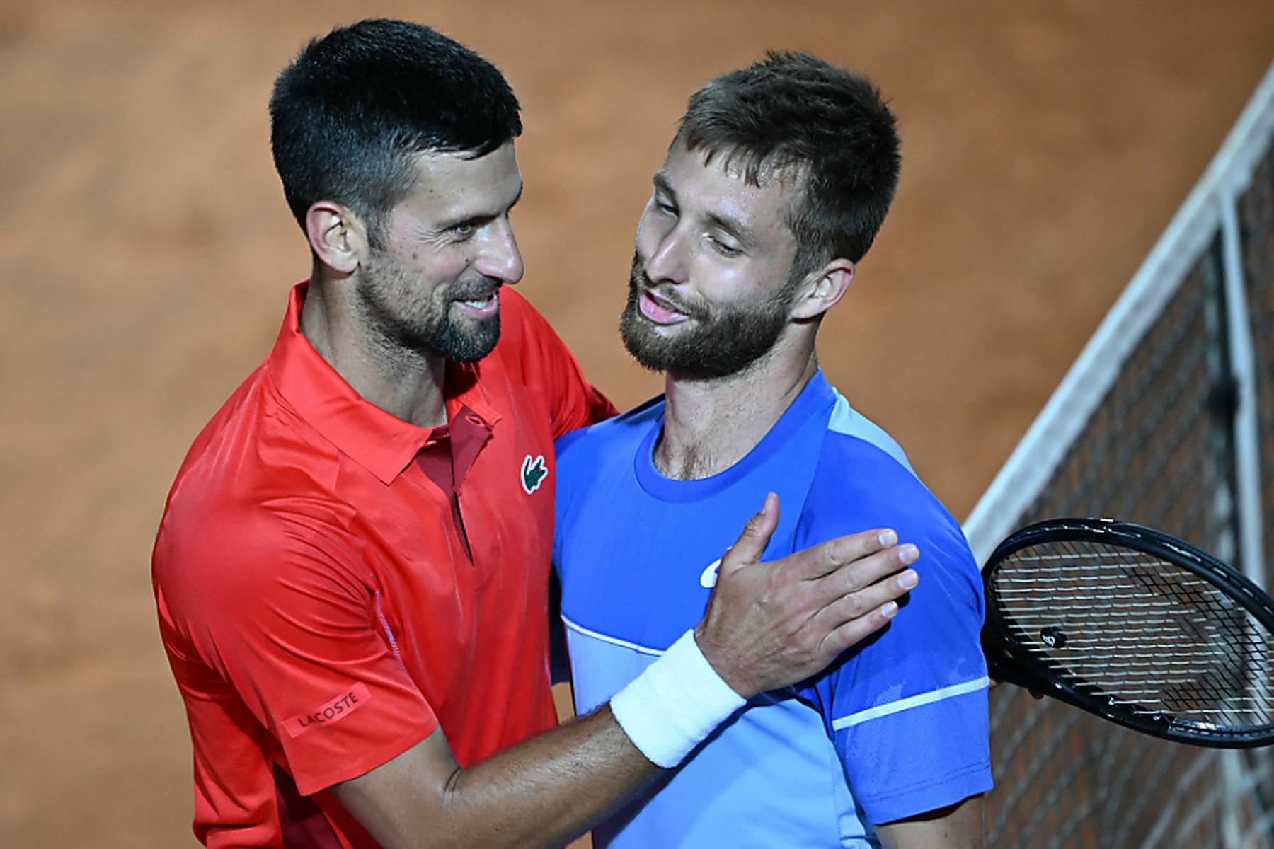 Rom: Djokovic nach Sieg in Rom von Trinkflasche am Kopf getroffen