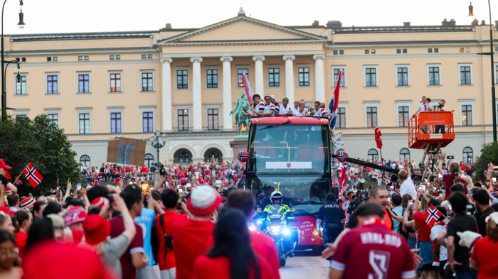 Norwegens Partybus rollte durch Oslo | Norwegens Partybus rollte durch Oslo
