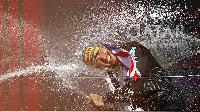 Hamilton genoss die Sektdusche | Hamilton genoss die Sektdusche