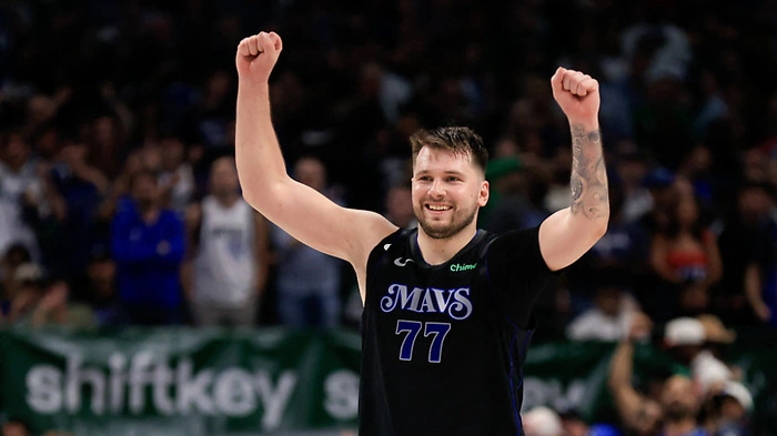 Luka Doncic jubelt über den Play-off-Aufstieg der Mavericks | Luka Doncic jubelt über den Play-off-Aufstieg der Mavericks