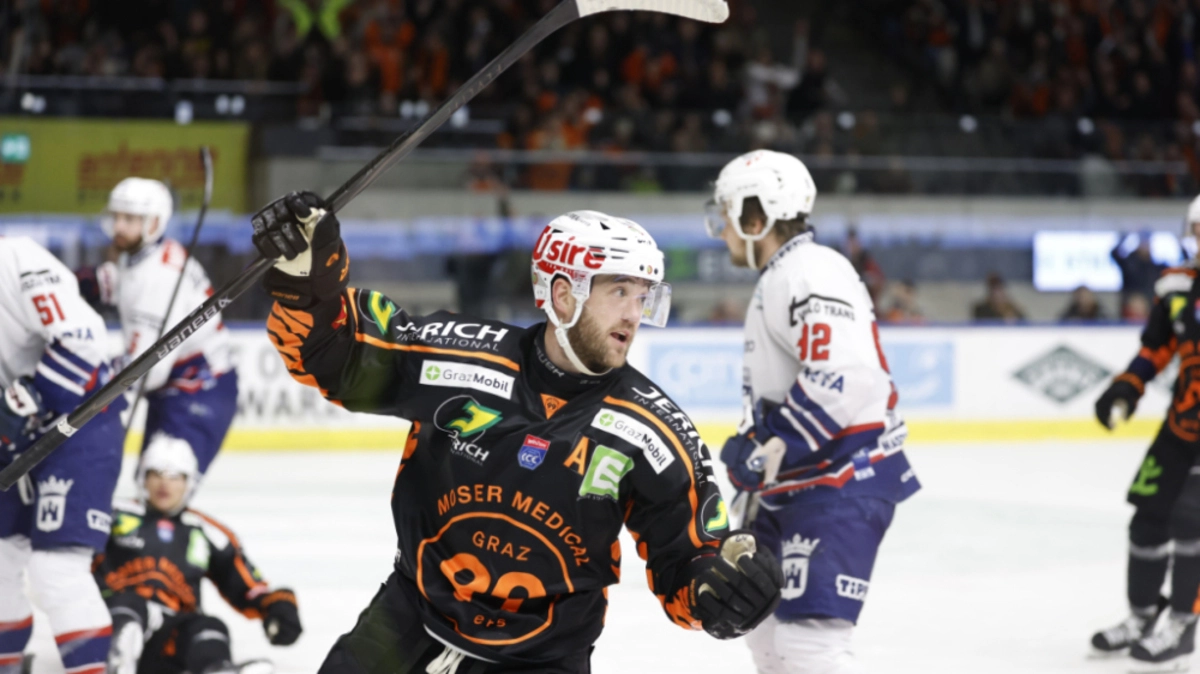 Josh Currie sorgte zu Beginn des 3. Drittels für die Vorentscheidung | Josh Currie sorgte zu Beginn des 3. Drittels für die Vorentscheidung