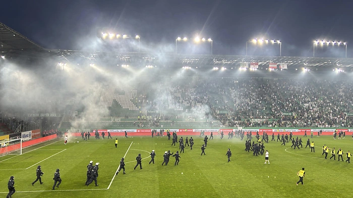 Auf Derby-Randalierer warten Stadionverbote | Auf Derby-Randalierer warten Stadionverbote