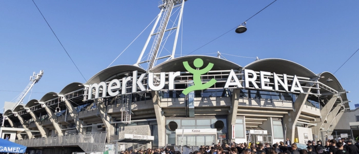 Blick auf den Schriftzug „Merkur Arena“