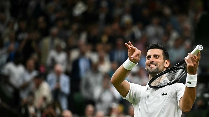 Tennis-Virtuose Djokovic bleibt in Wimbledon auf Finalkurs | Tennis-Virtuose Djokovic bleibt in Wimbledon auf Finalkurs