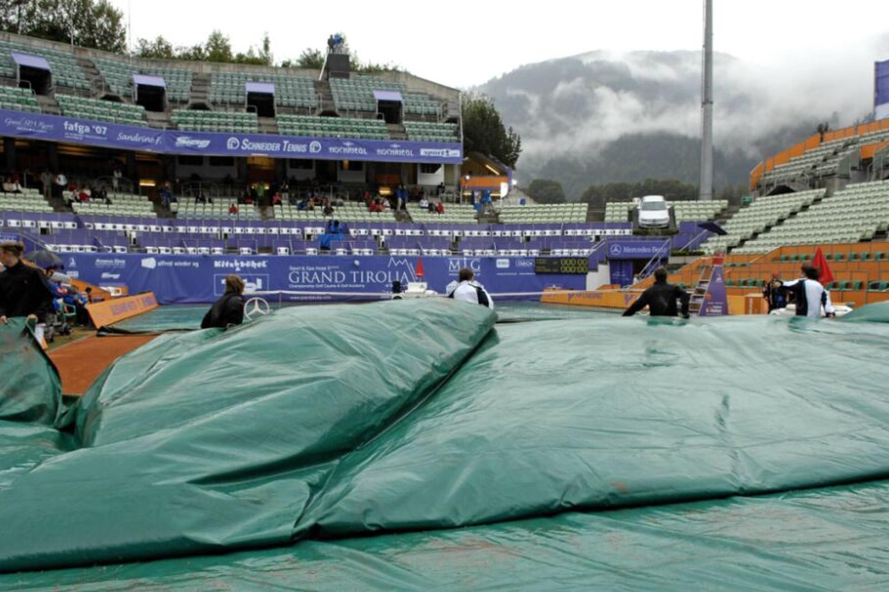 Kitzbühel: Regen verzögert Spielbetrieb beim Tennis in Kitzbühel