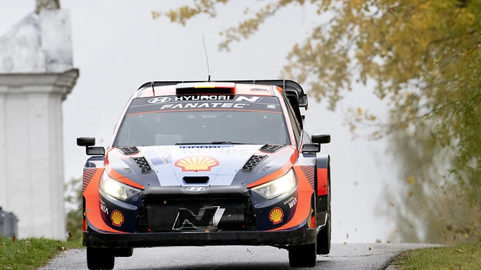 Neuville als Führender in den Schlusstag der Dreiländereck-Rallye | Neuville als Führender in den Schlusstag der Dreiländereck-Rallye