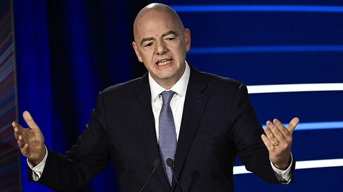 Infantino zeigt der Blauen Karte Rot | Infantino zeigt der Blauen Karte Rot