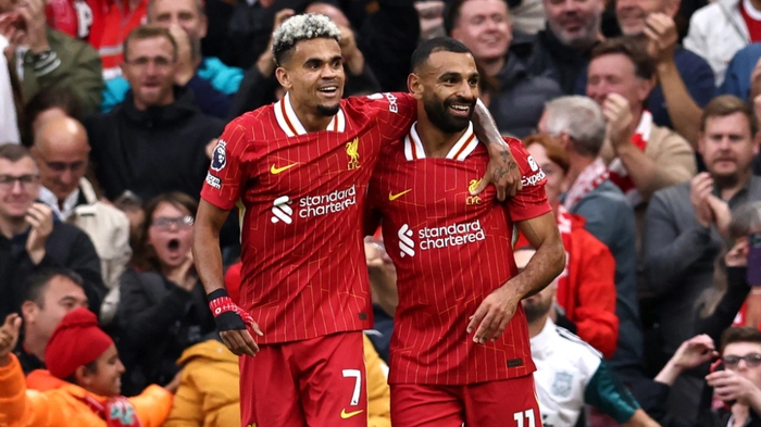 Die Torschützen Diaz und Salah feiern | Die Torschützen Diaz und Salah feiern