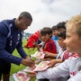Alaba und Co. schrieben bei erstem Training fleißig Autogramme | Alaba und Co. schrieben bei erstem Training fleißig Autogramme