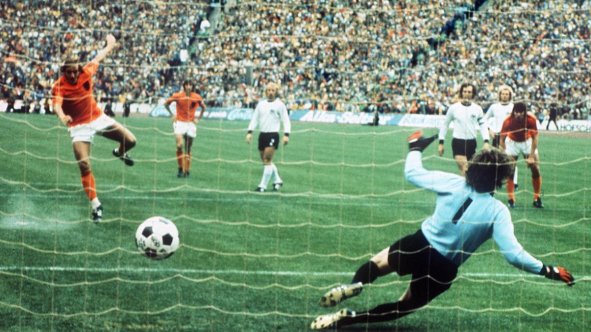 Neeskens trifft im WM-Finale 1974 zur 1:0-Führung | Neeskens trifft im WM-Finale 1974 zur 1:0-Führung