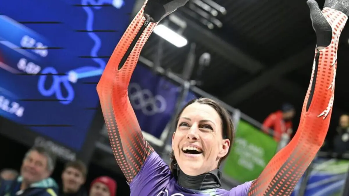 Großer-Flock-Jubel im Eiskanal von Cortina | Großer-Flock-Jubel im Eiskanal von Cortina