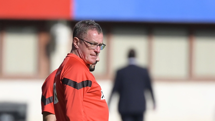 Rangnick schaut Zukunftshoffnungen auf die Beine | Rangnick schaut Zukunftshoffnungen auf die Beine