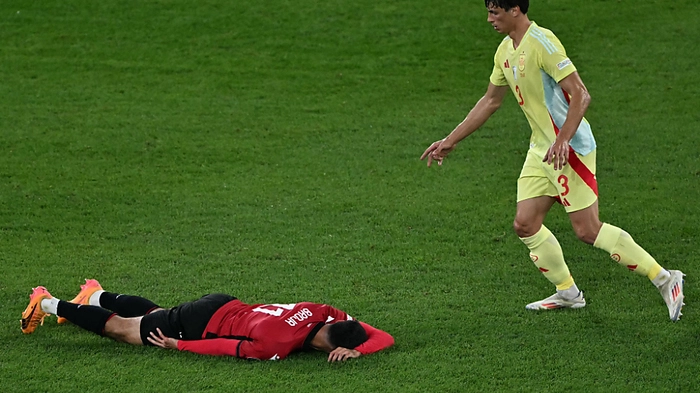Albanien am Boden: nach 0:1-Niederlage gegen B-Elf Spaniens draußen | Albanien am Boden: nach 0:1-Niederlage gegen B-Elf Spaniens draußen