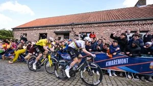 Pogacar im Regentrikot wieder einmal unschlagbar | Pogacar im Regentrikot wieder einmal unschlagbar