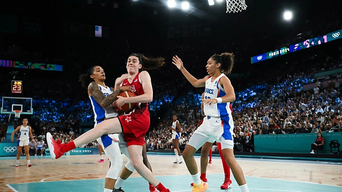 Breanna Stewart im Infight um den Ball | Breanna Stewart im Infight um den Ball